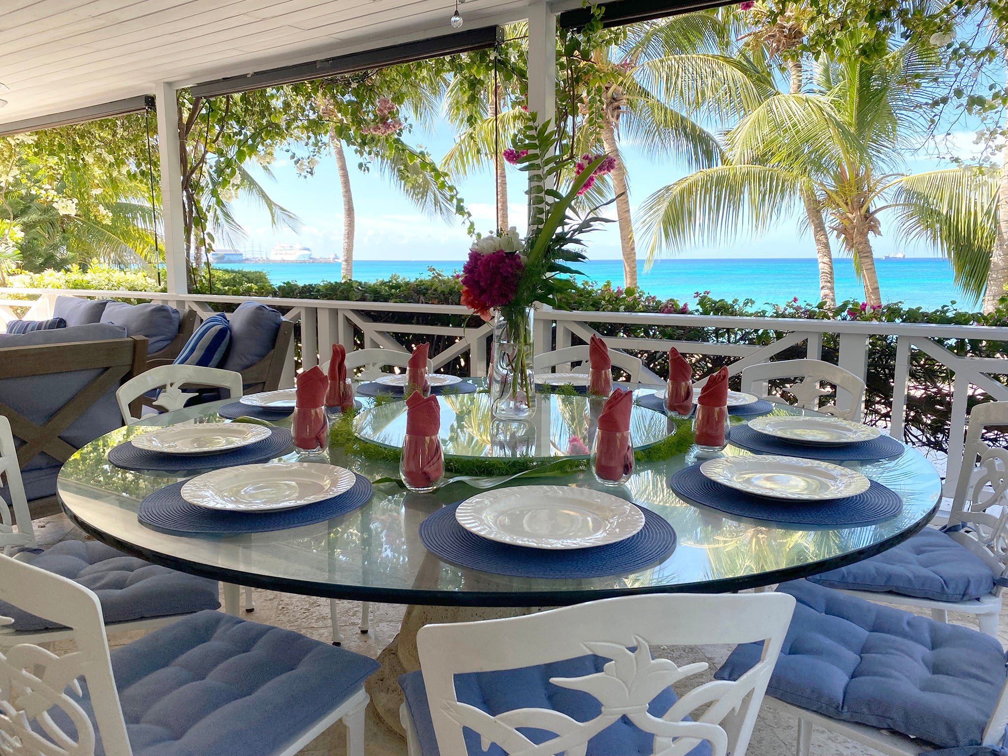 Rent Tantalus Villa for your large family, it has 5 bedrooms and plenty of space. The large outdoor verandah overlooking the turquoise Caribbean Sea has a large dining area for al fresco dining overlooking the sea.